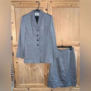 Le Suit pin striped career skirt suit set size 10